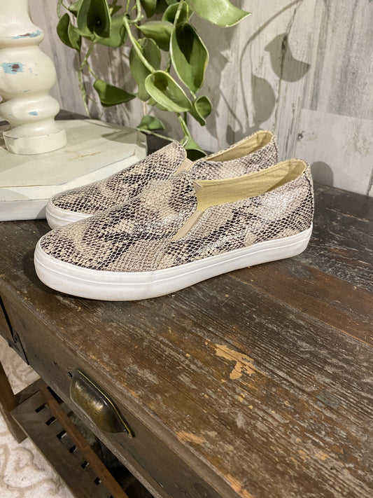 Womens Restricted Brand Snake Print Slip On Sneakers Sz 7