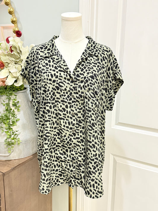 Womens Umgee Leopard Blouse XL EUC