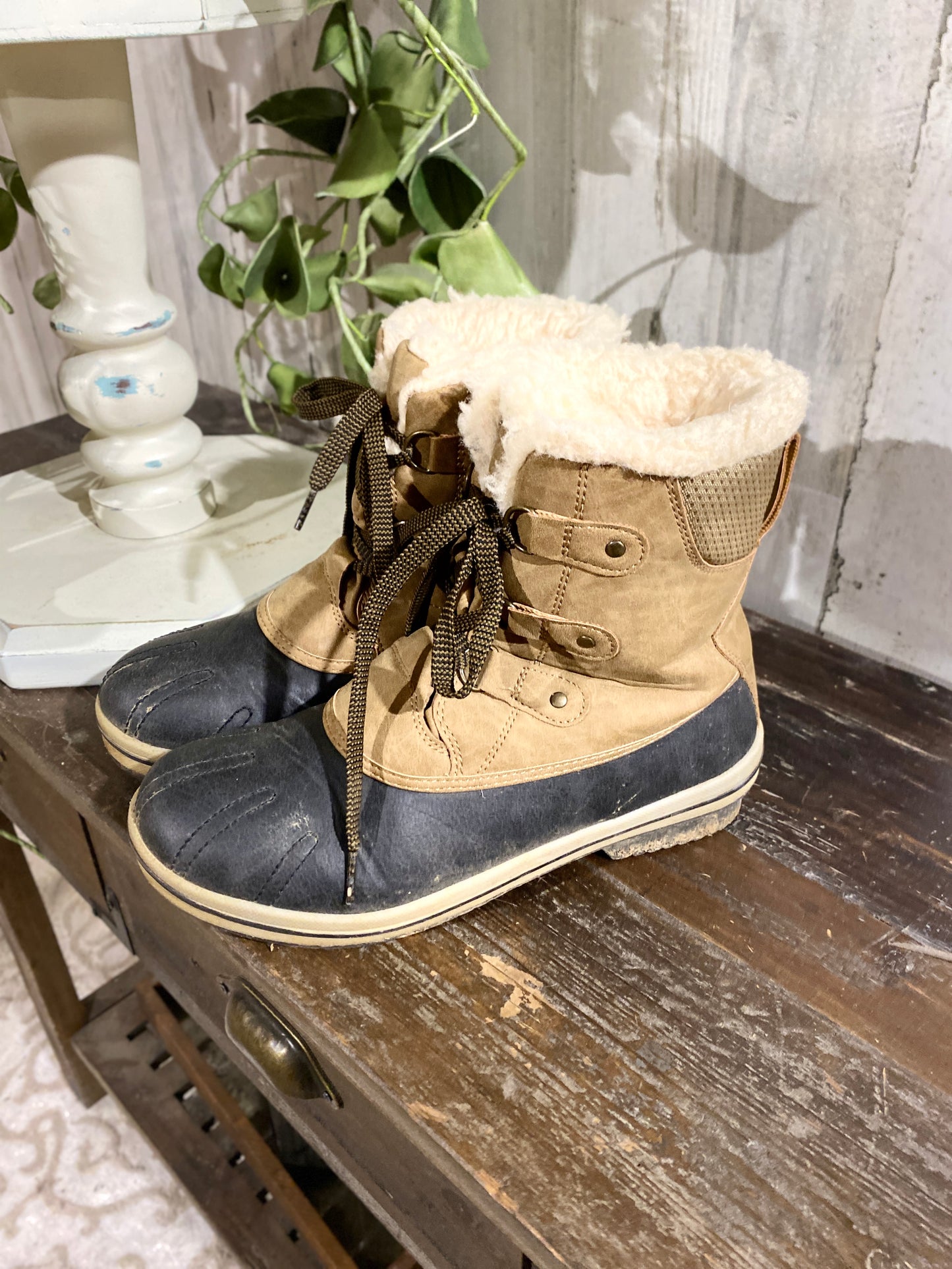 Womens Bear Paws Boots Sz 10