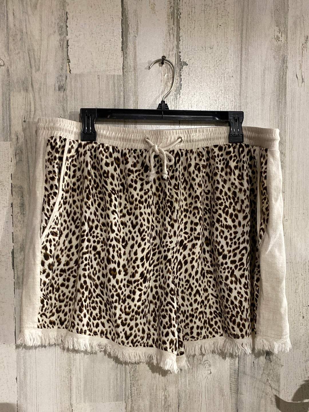 Womens Umgee Linen Like Leopard Shorts 1XL