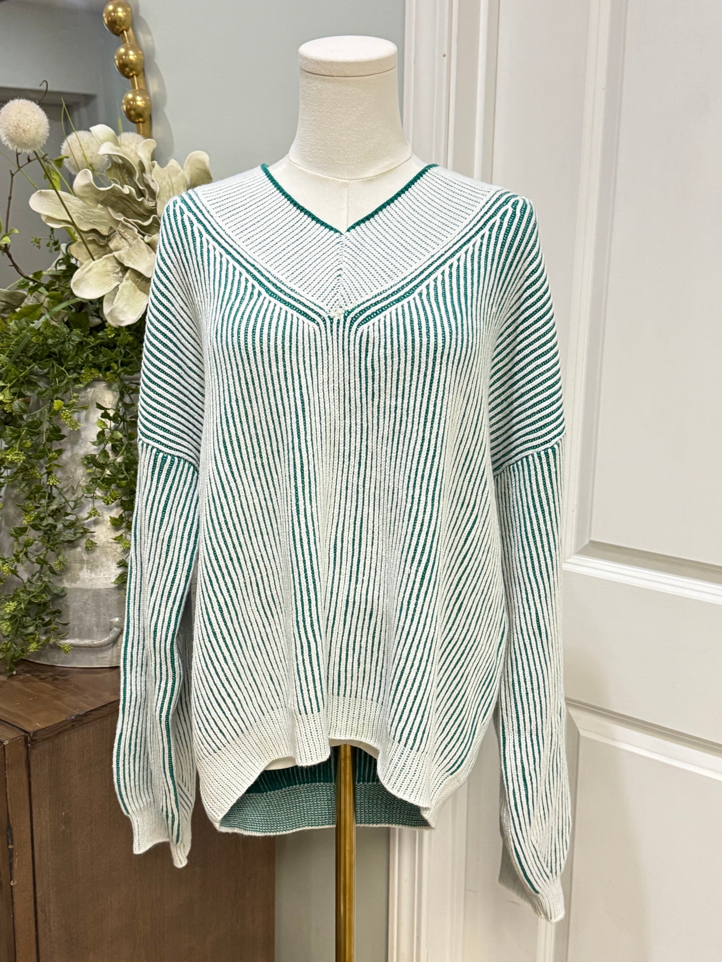 Womens Discount Divas Green Sweater 1XL EUC