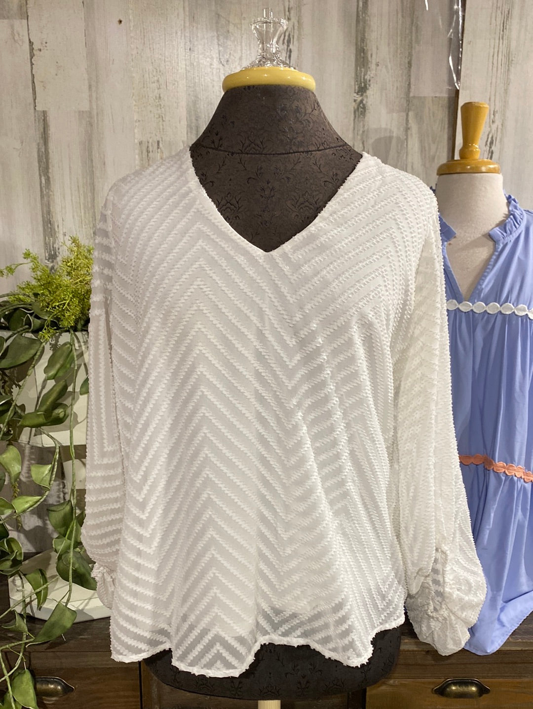 Womens Pink Lily Blouse Size Medium Mint Consignment & Boutique