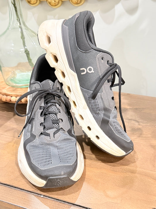 Womens Black On Clouds Size 10