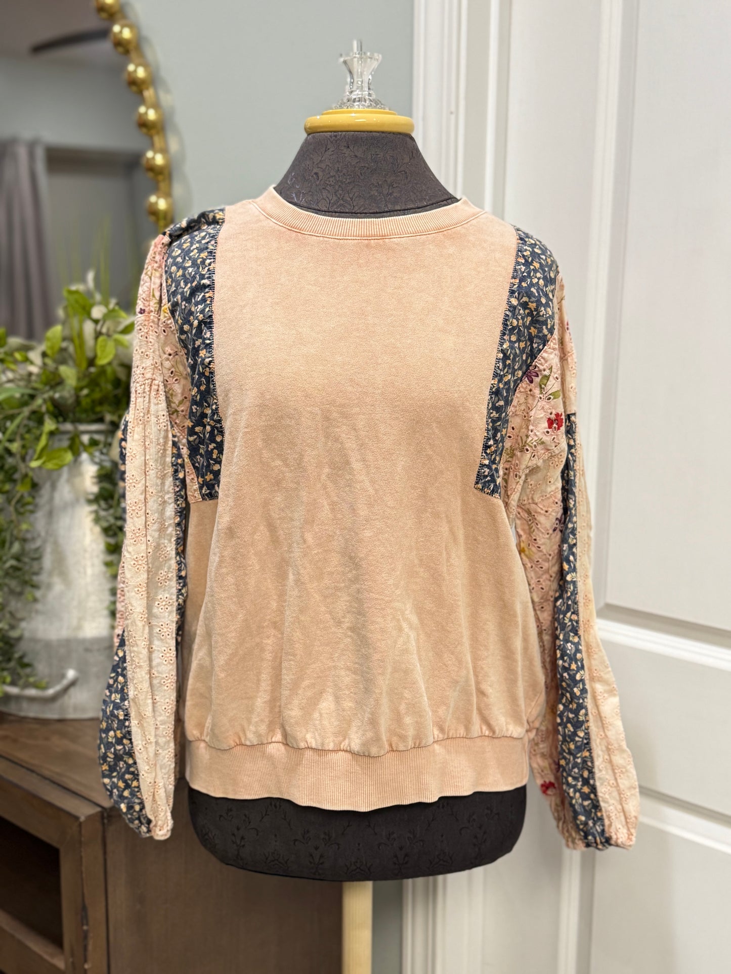 Womens Easel Blouse Small EUC