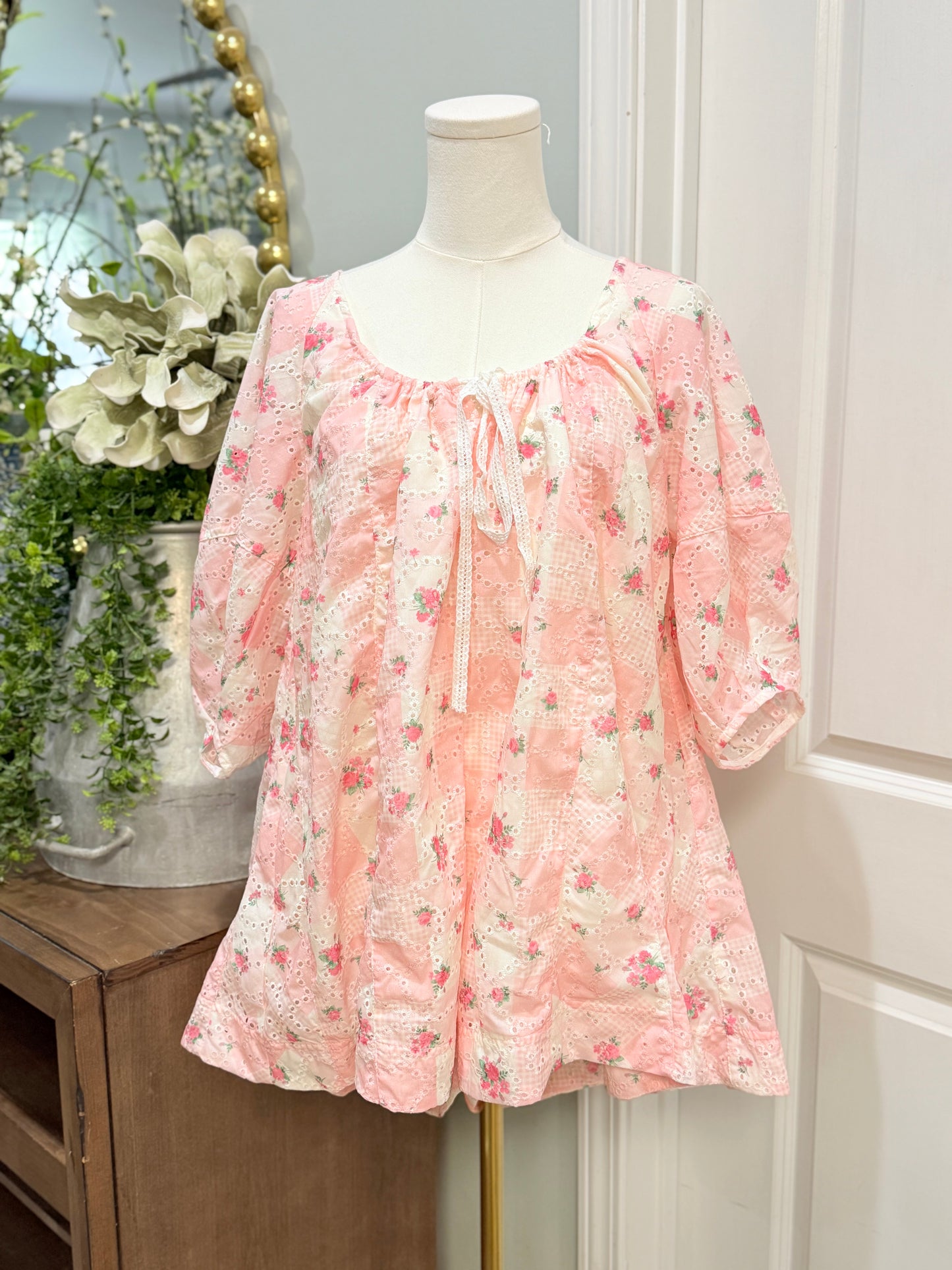 Womens Peach Love Eyelet Romper Small EUC