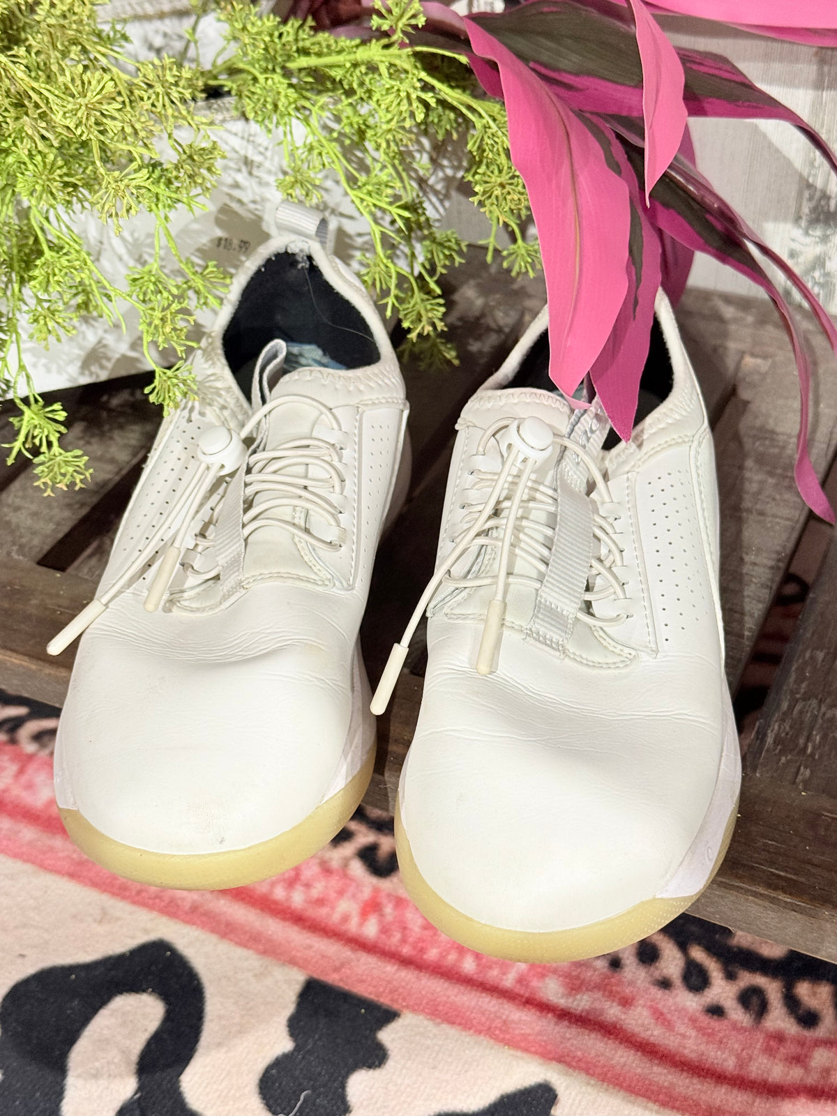 Womens Clove Sneakers Size 7M GUC