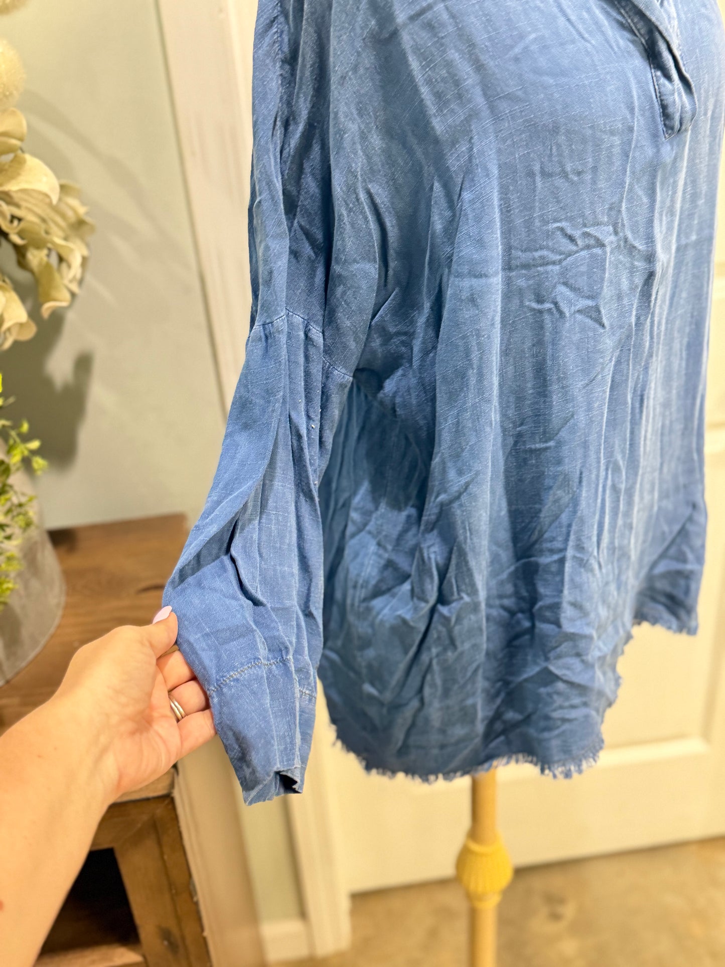 Womens Umgee Chambray Blouse Small