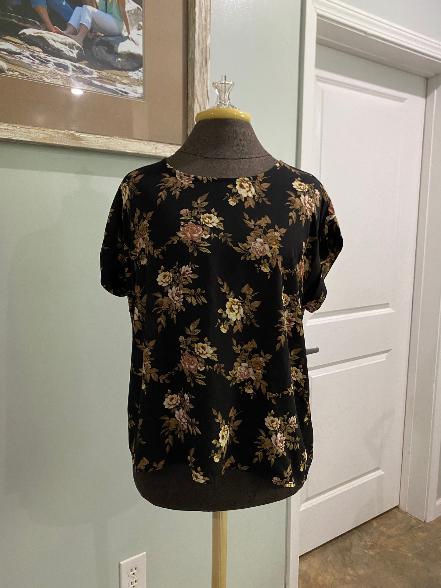 Womens Forever 21 Black Floral Blouse Size Small