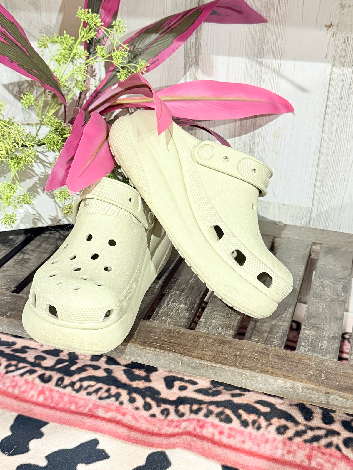 Womens Crocs Wedges Size 6 EUC