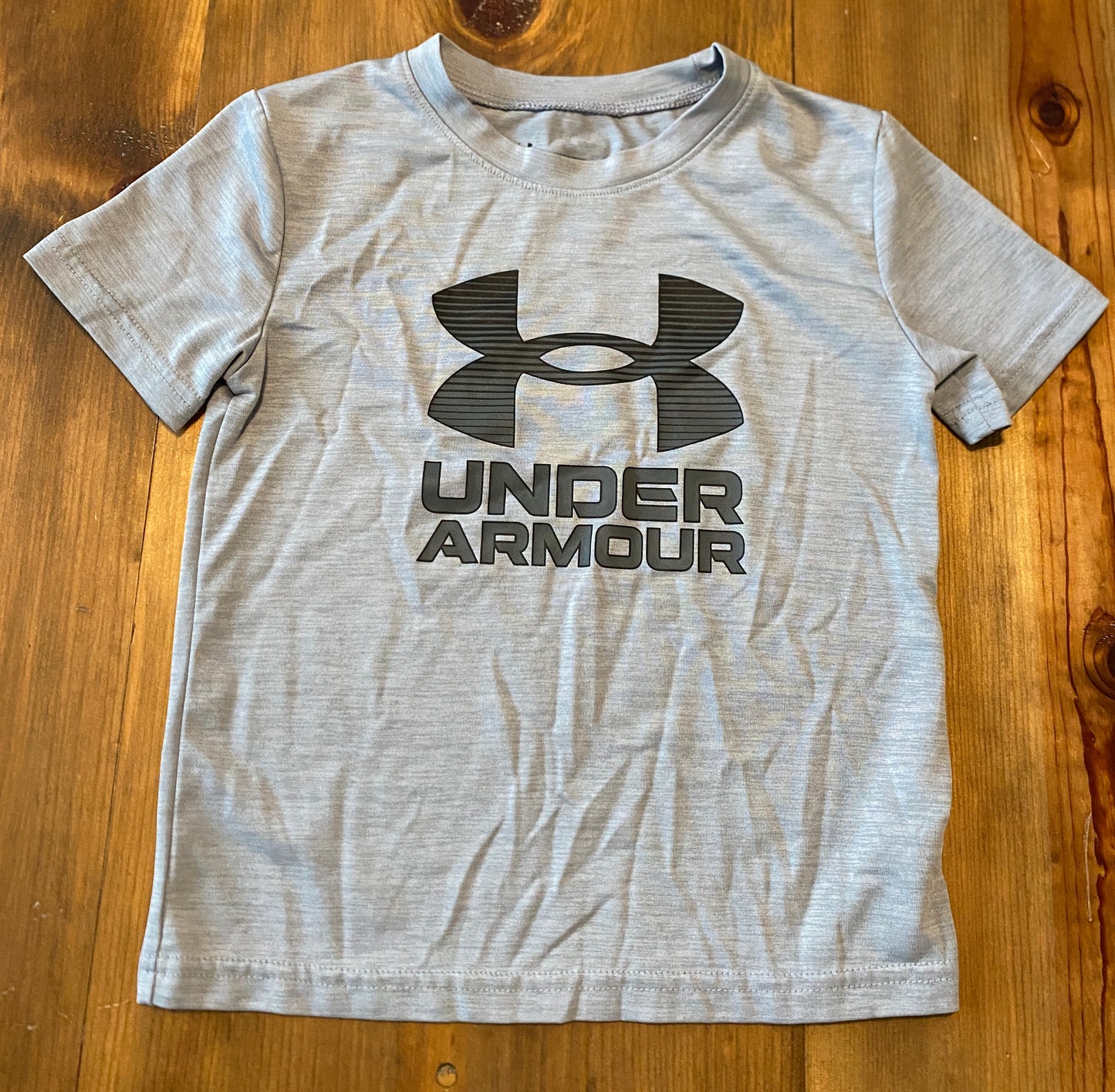Boys Under Armour Top Sz 5