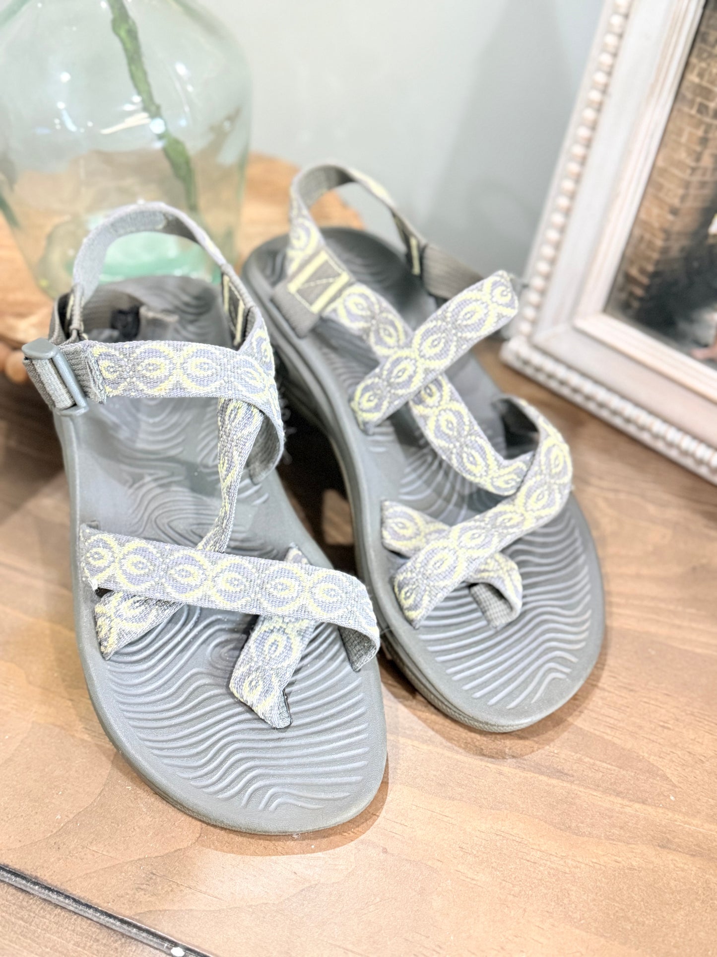 Womens Chacos Sandals Size 6