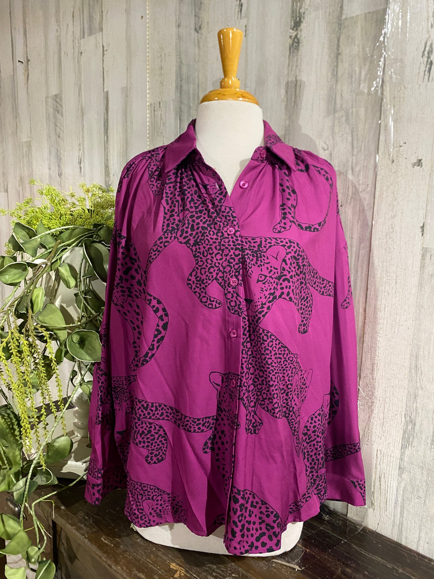 Womens NWT Jodifl Satiny Button Up Top Large