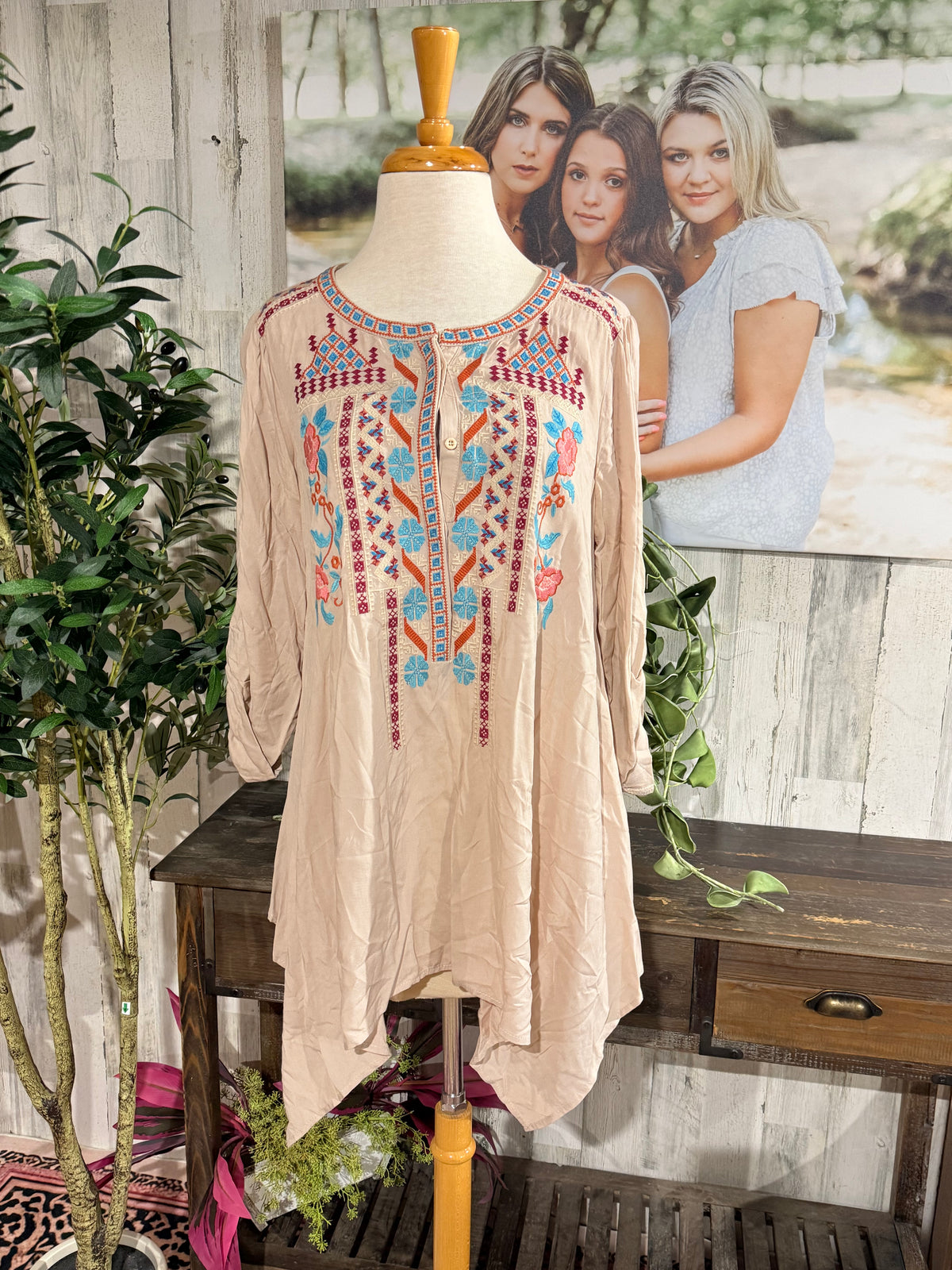 Womens Andree Embroidered Tunic Size Small EUC