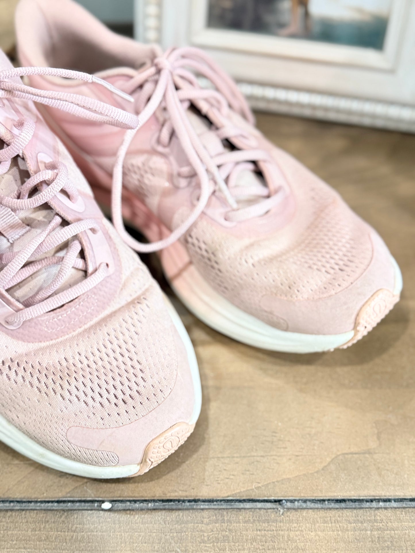 Womens Pink Lululemon Tennis Shoes 7.5 EUC