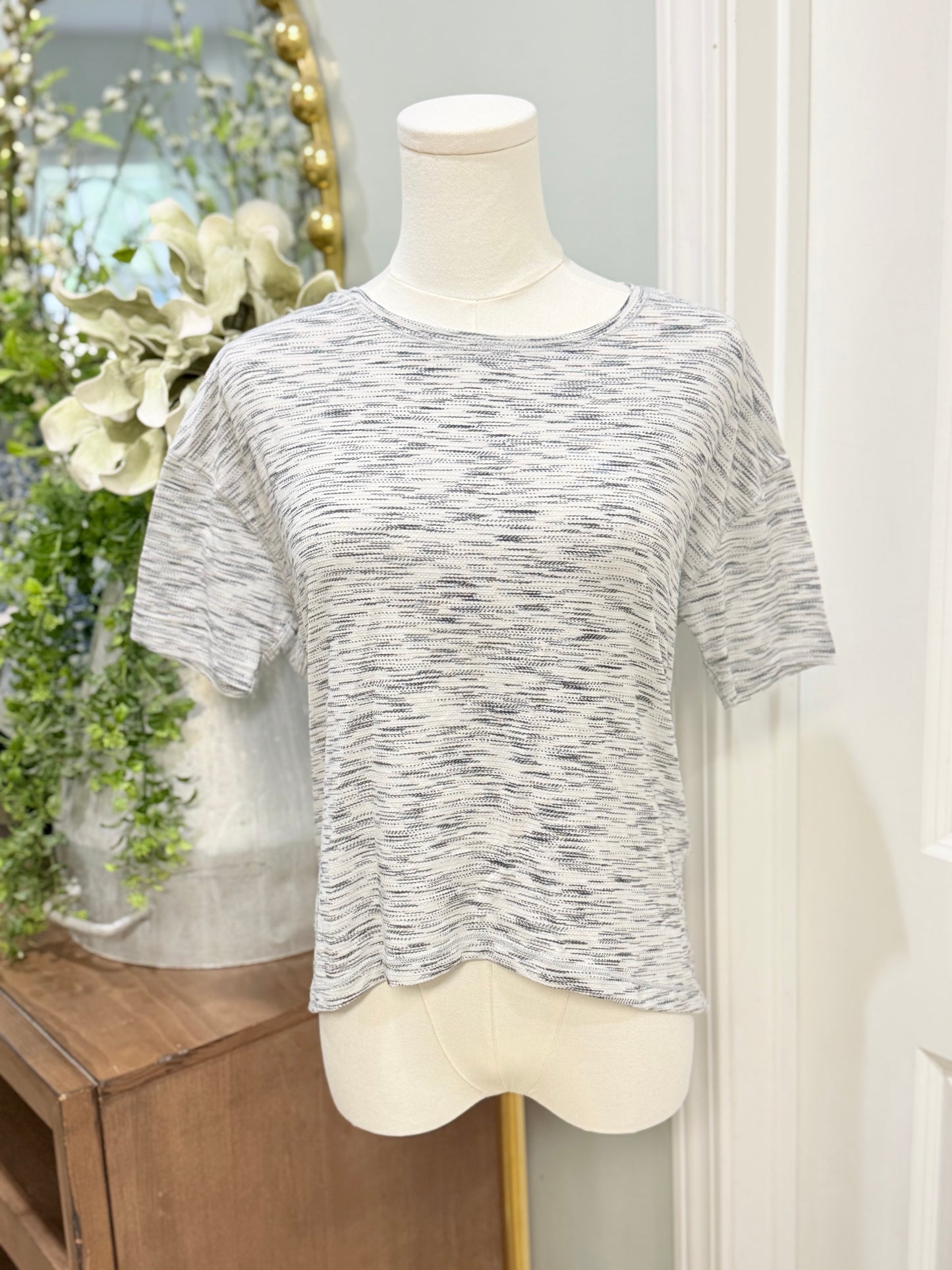 Womens Lululemon Tshirt Size 4 EUC