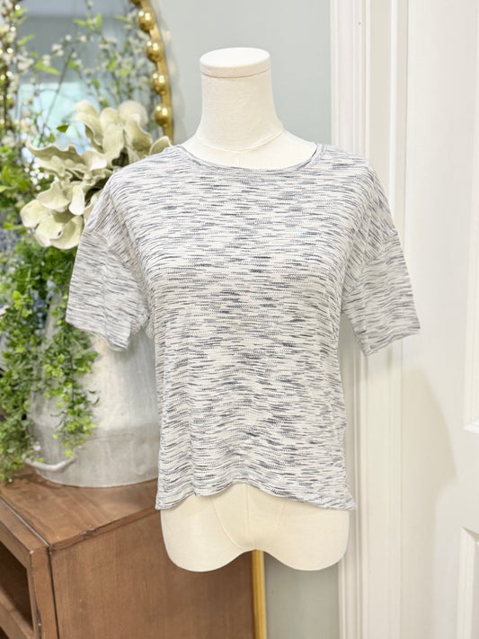 Womens Lululemon Tshirt Size 4 EUC