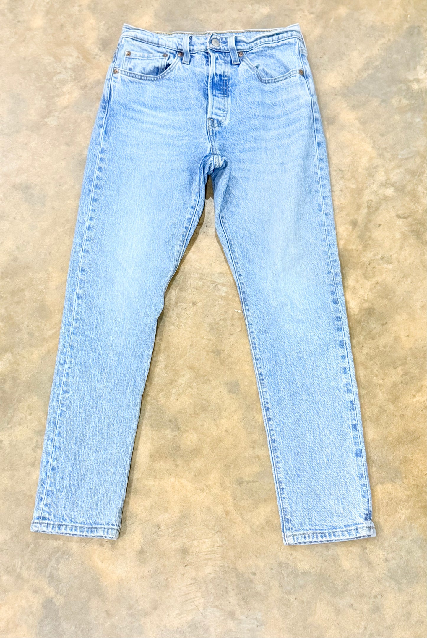 Womens Levi's Jeans 26x28 EUC