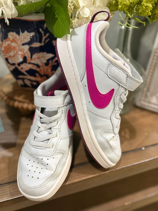 Girls Nike Sneakers Size 3Y EUC