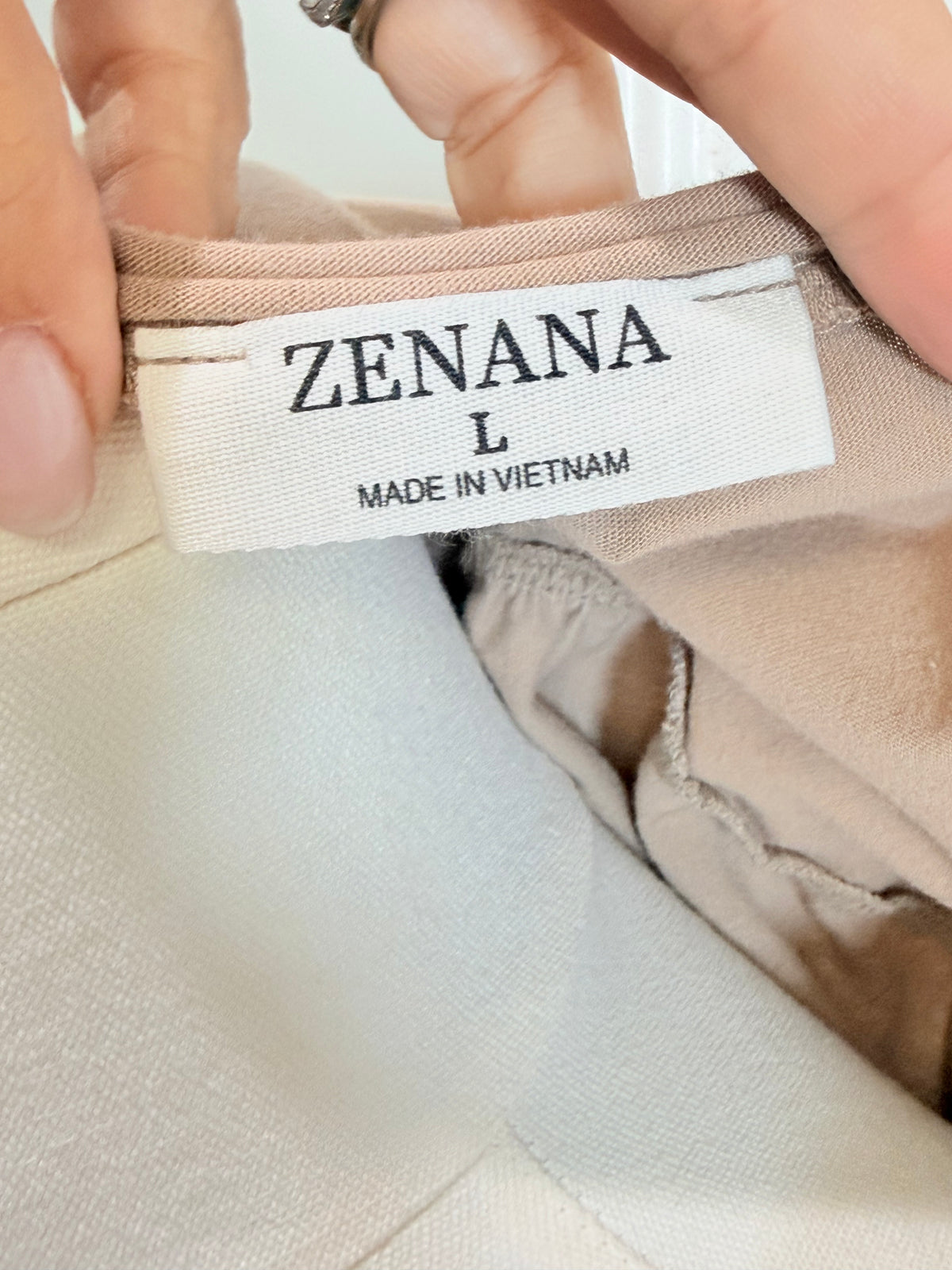 Woemns Zenana Pocket Tee Size Large EUC