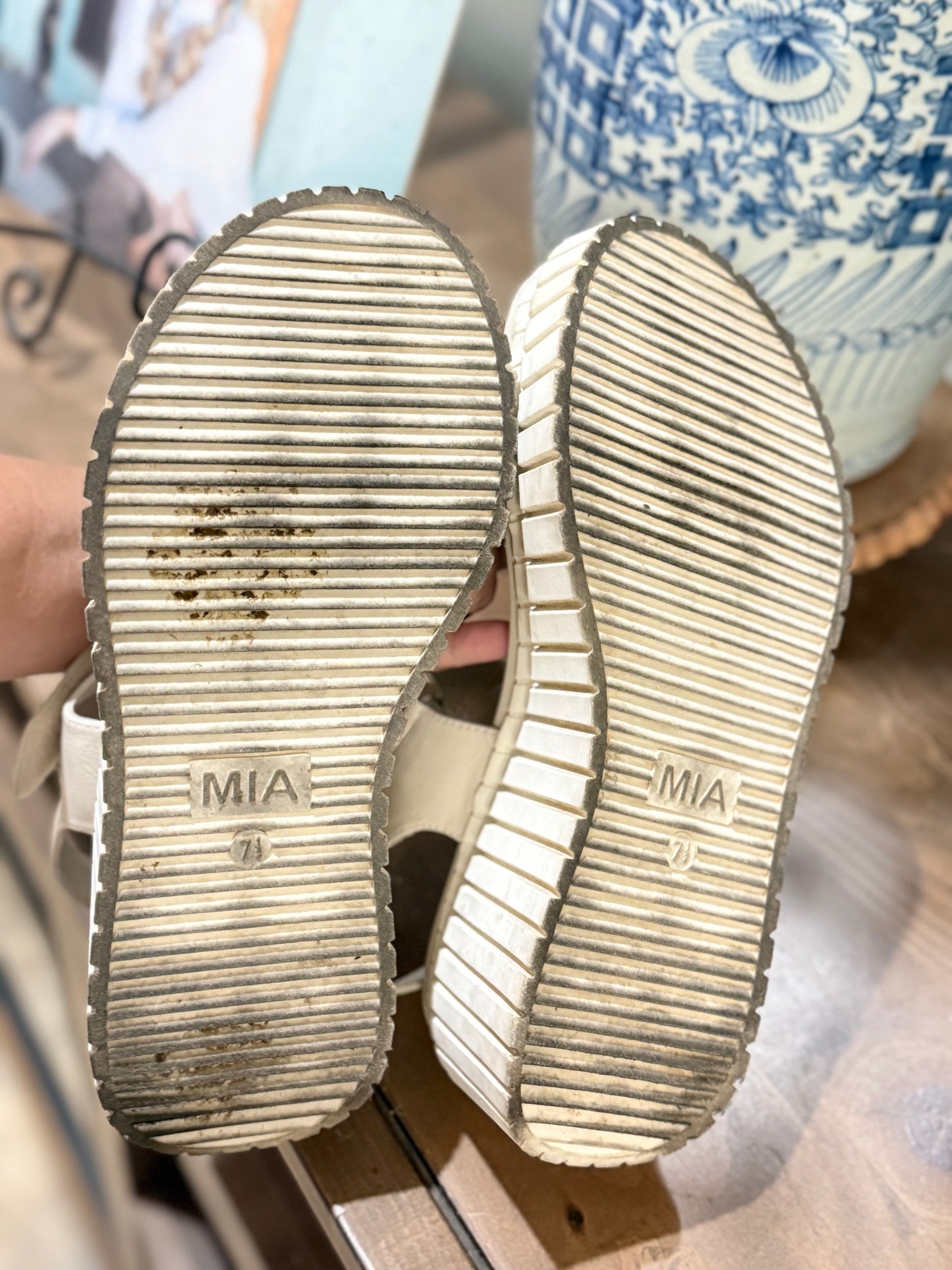 Womens MIA Wedges 7.5 EUC