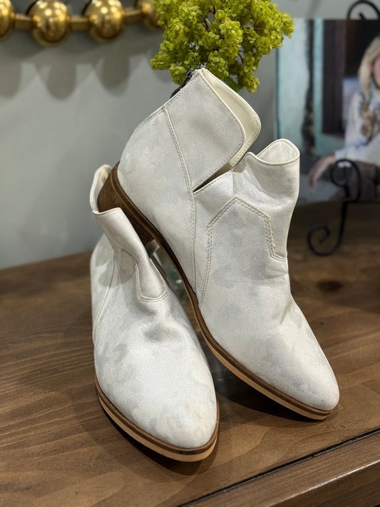 Womens Corky's White Booties Size 10