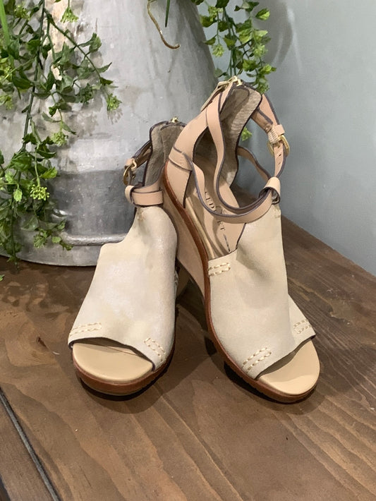 Womens Naked Feet Wedges Size 6.5