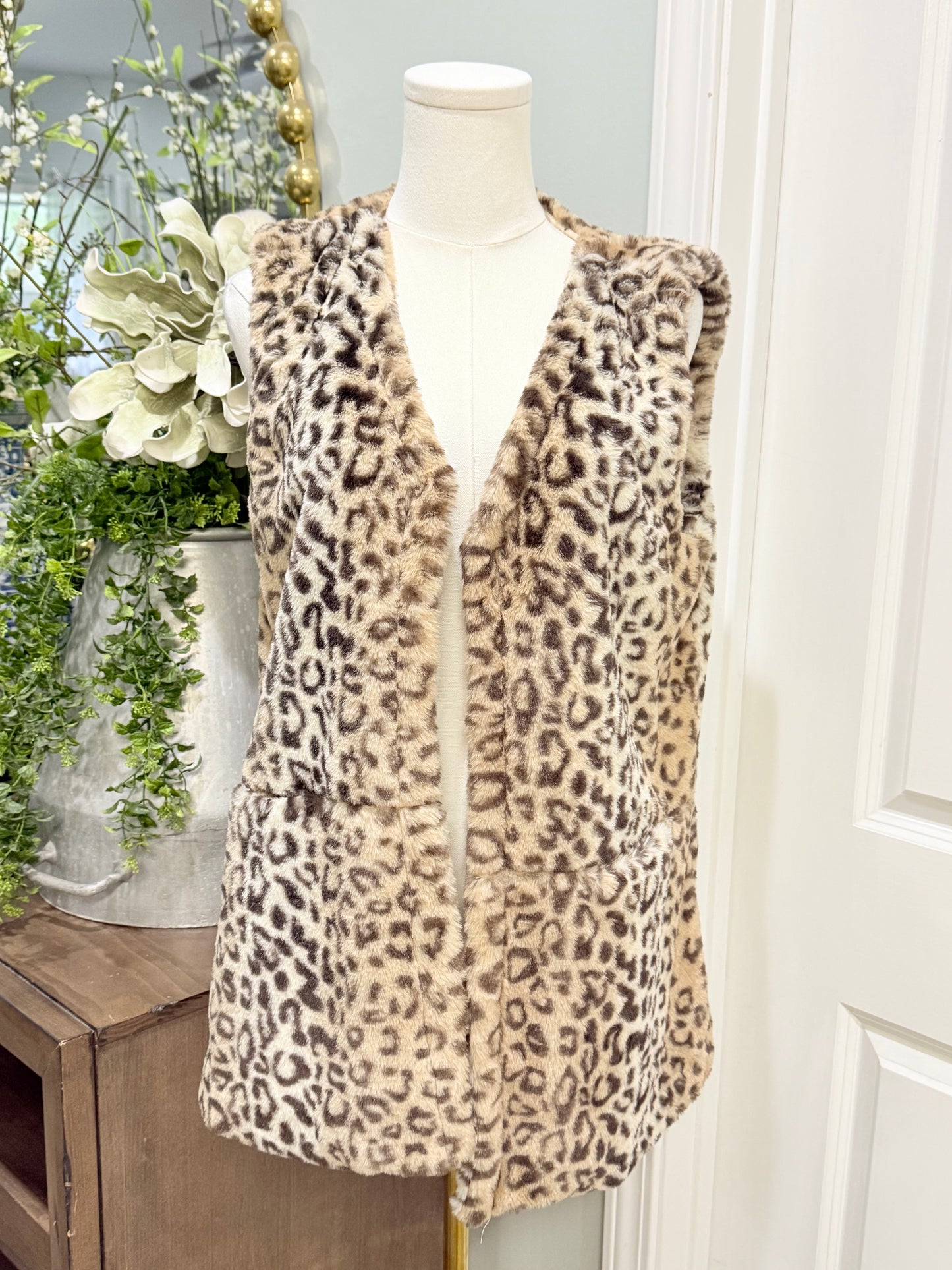 Womens Multiples Leopard Fuzzy Vest Medium EUC