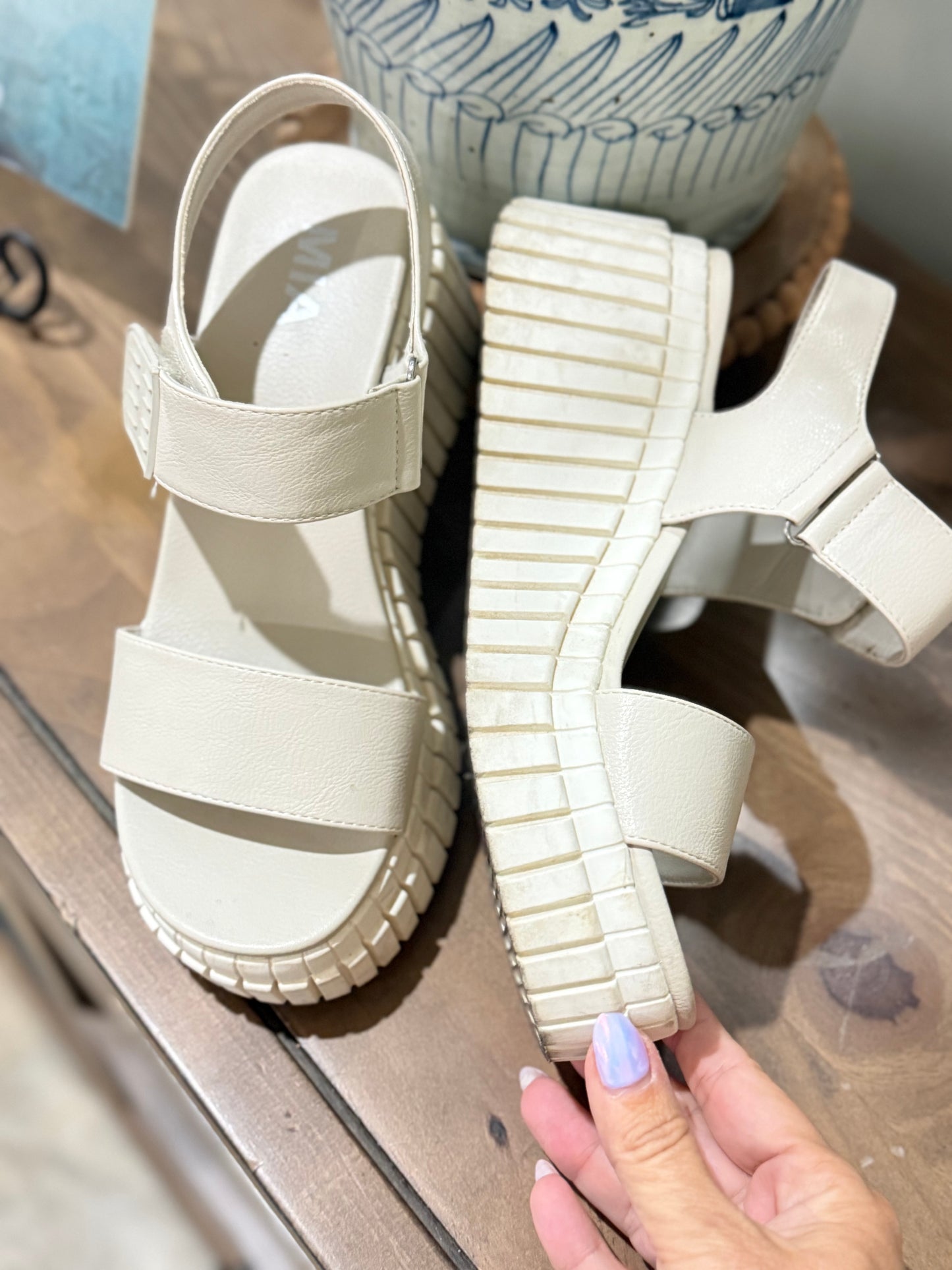 Womens MIA Wedges 7.5 EUC