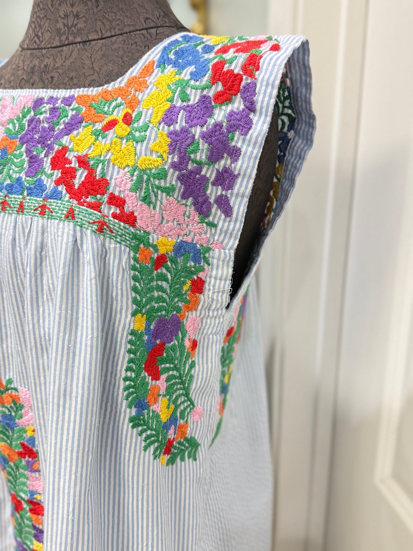 Womens J.Marie Embroidered Blouse Small