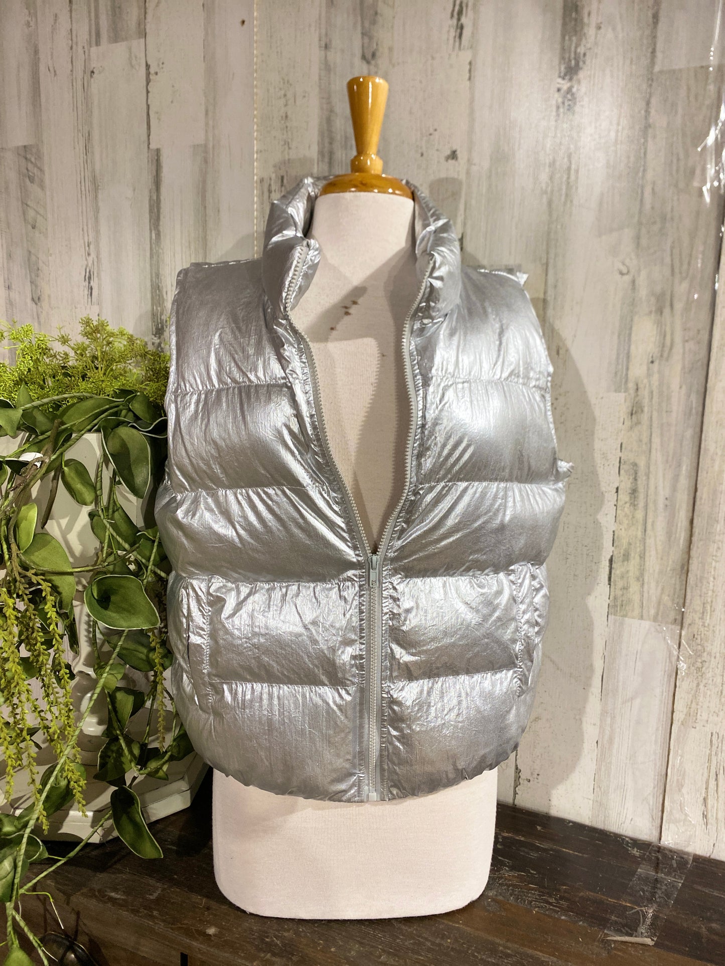 Womens NWT TCEC Silver Puffer Vest Large