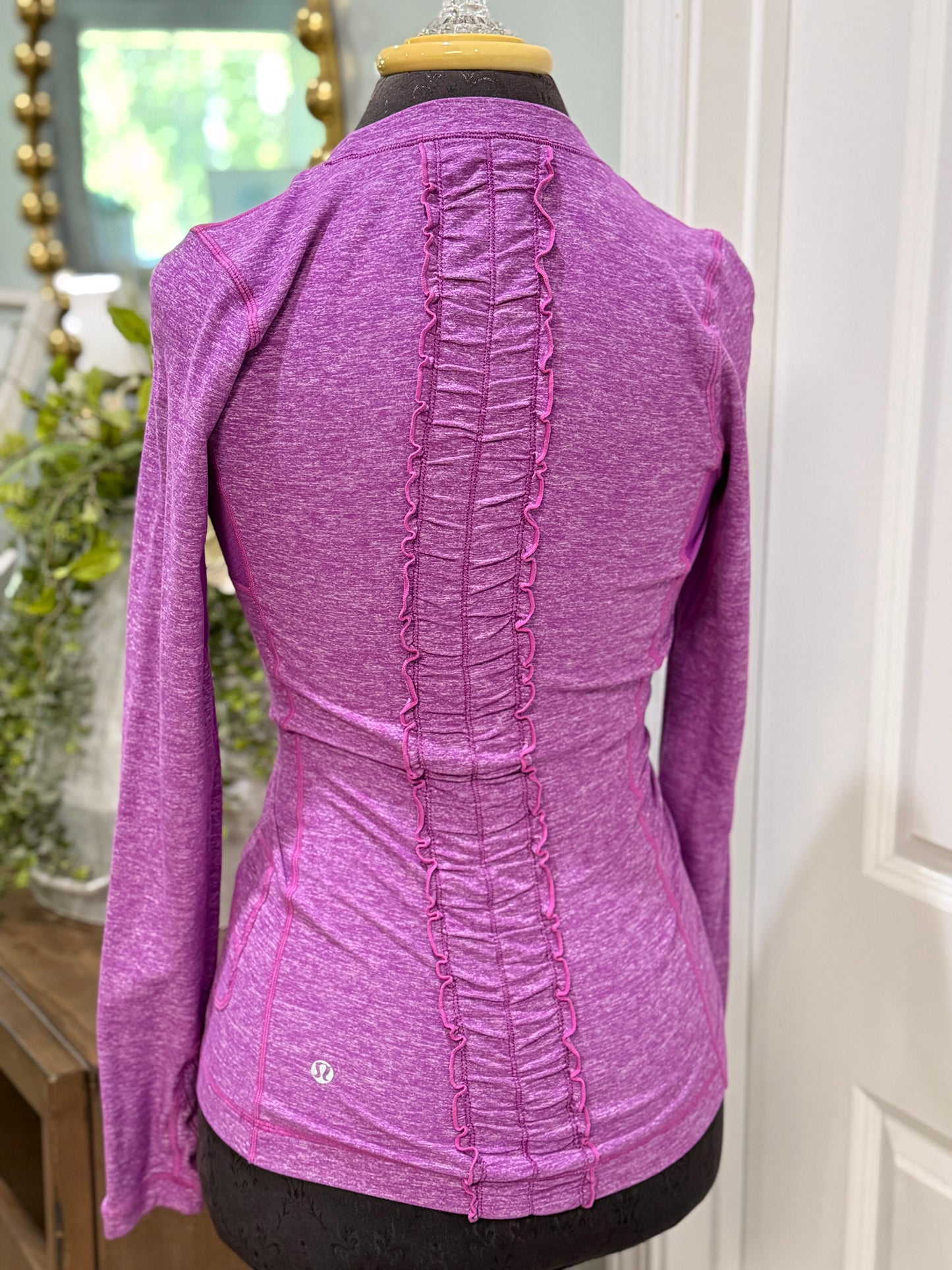Womens Lululemon Purple Long Sleeve Size 8 EUC