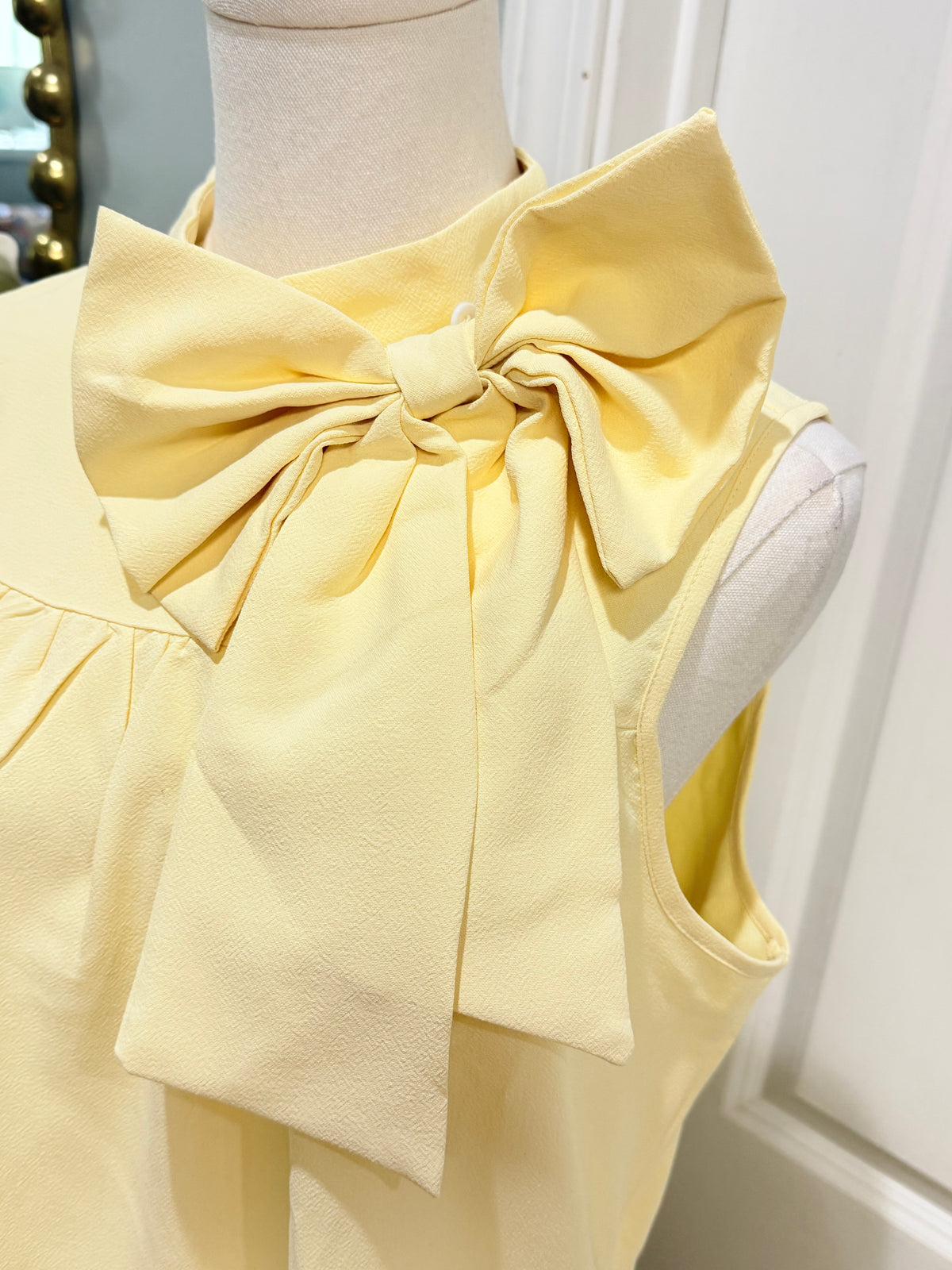 Womens Yellow Bow Knee Length Dress Large EUC