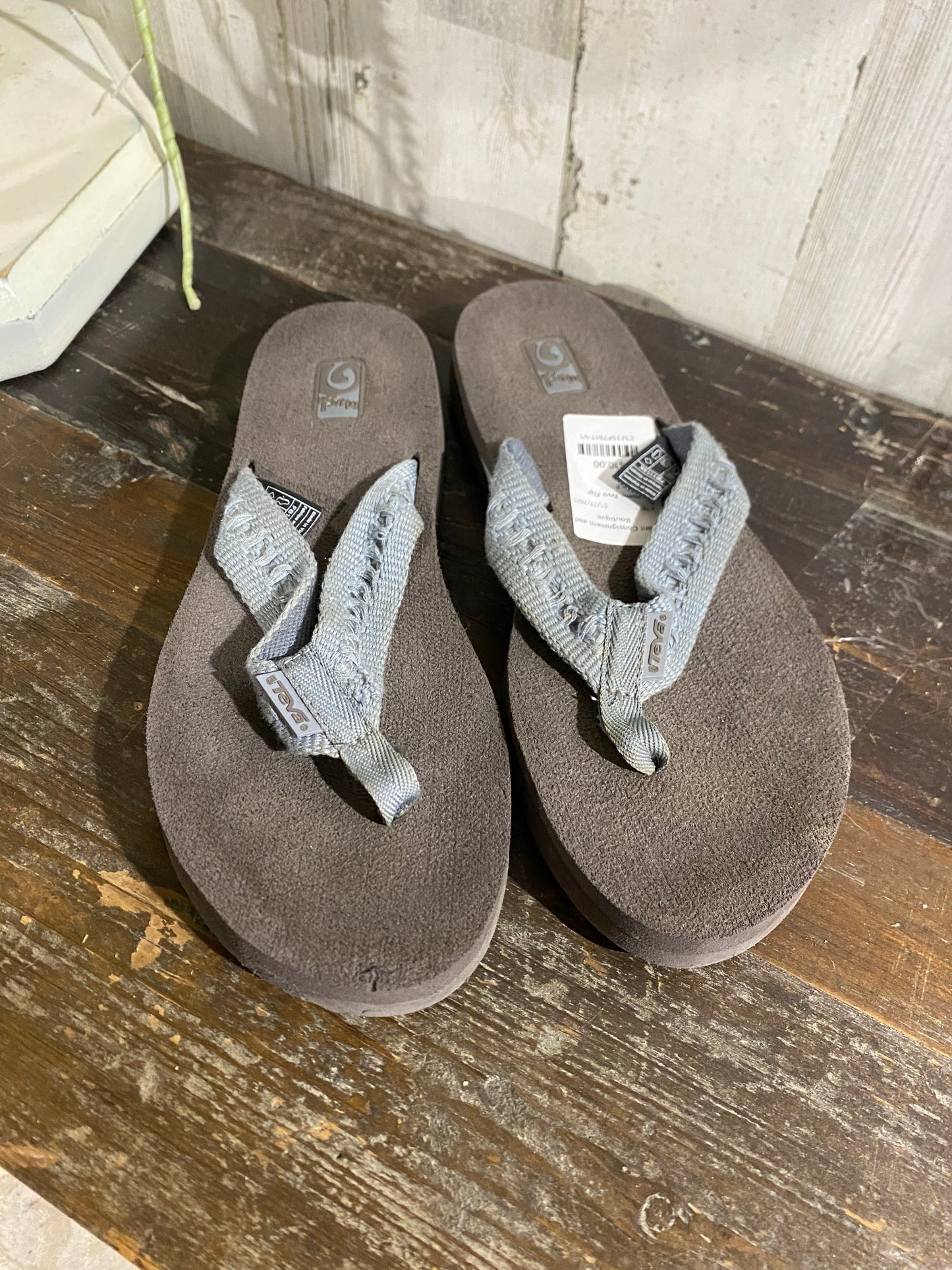 Womens Teva Flip Flops Sz 8