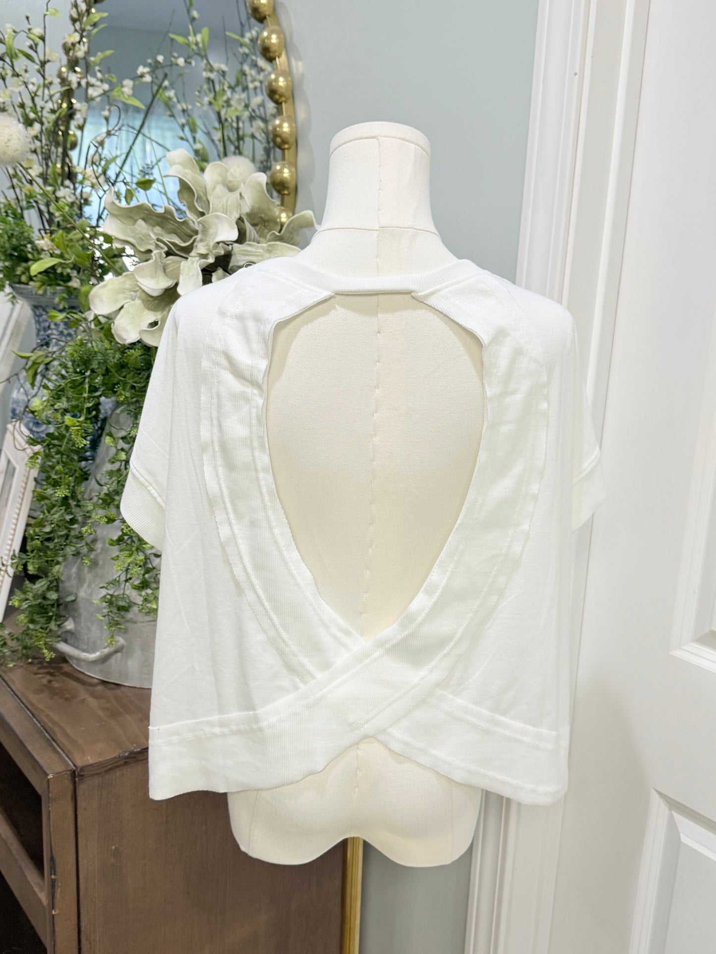 Womens White Cropped Athletic Top Large NWOT