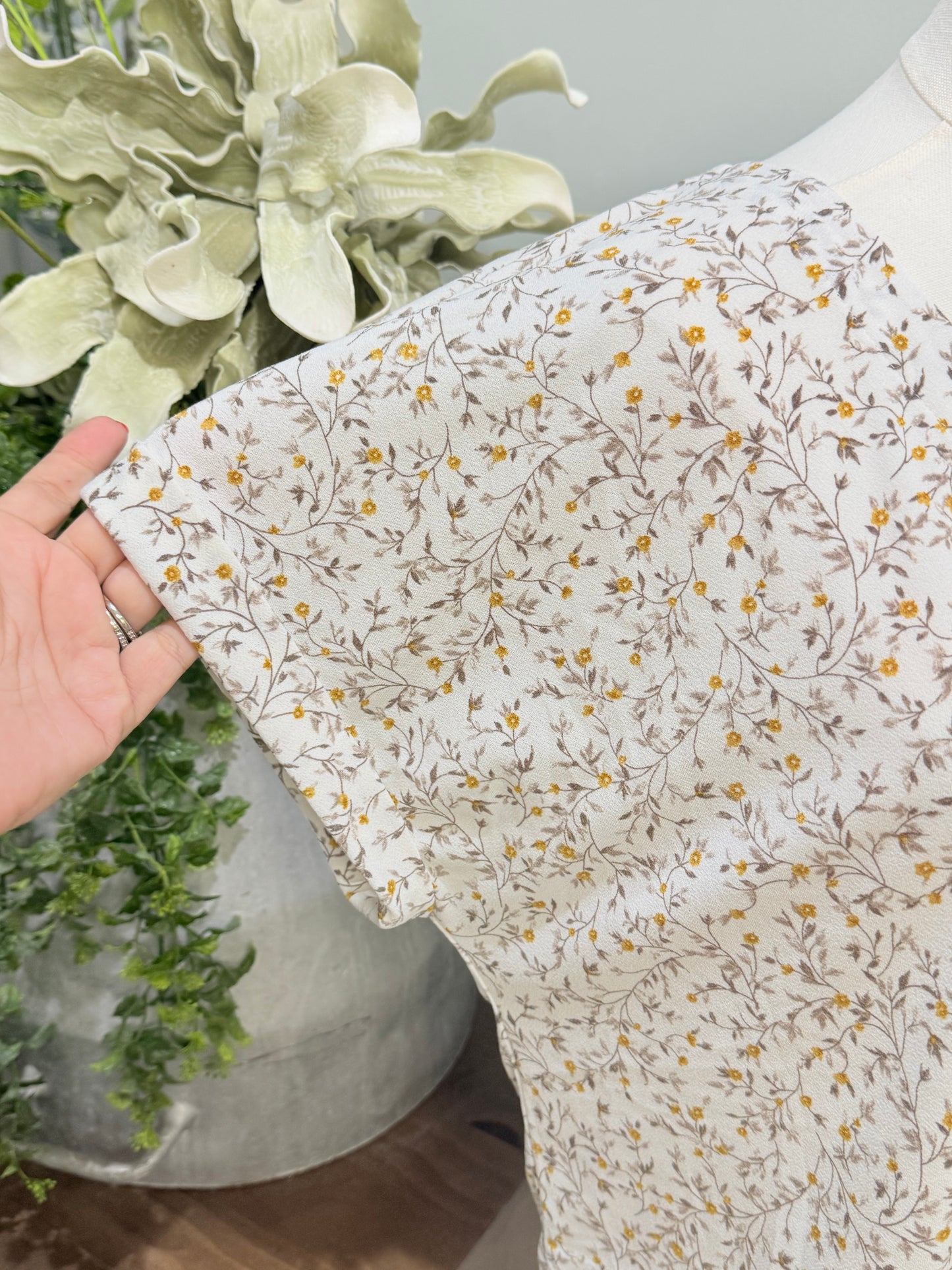 Womens Flowers & Feathers Floral Blouse Size XL EUC