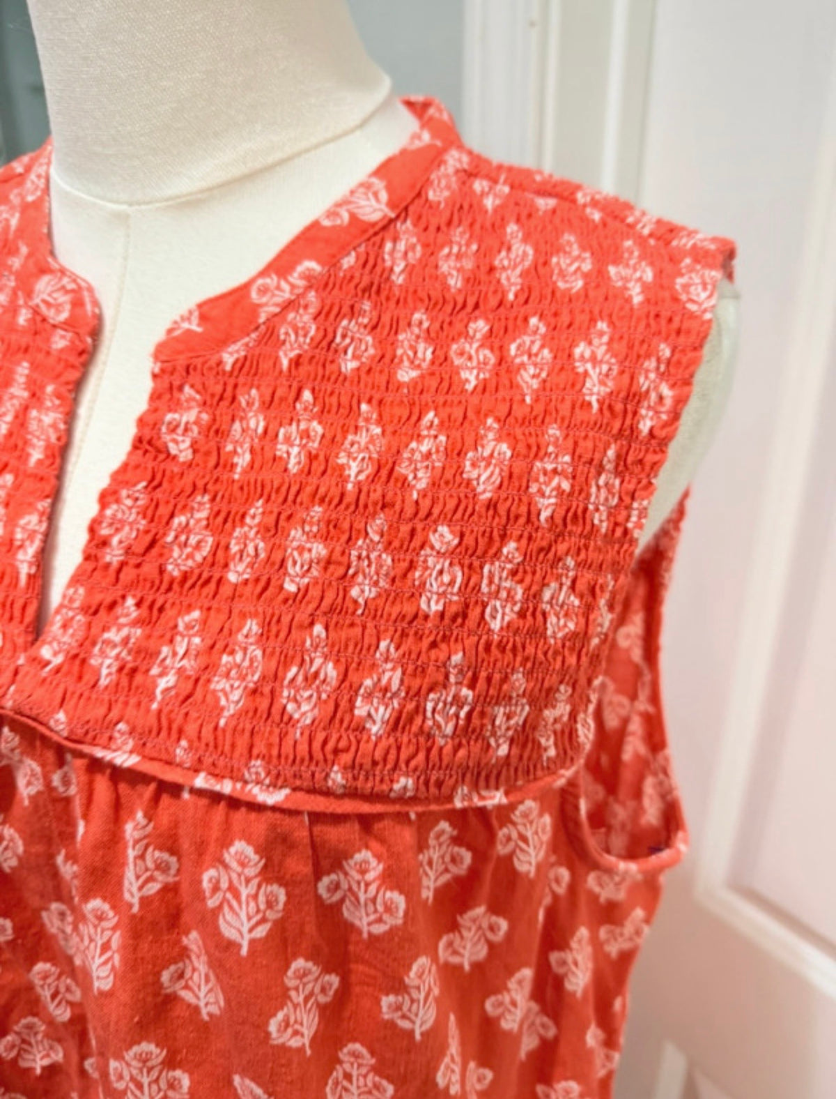 Womens Crown & Ivy Smocked Floral Dress Medium EUC