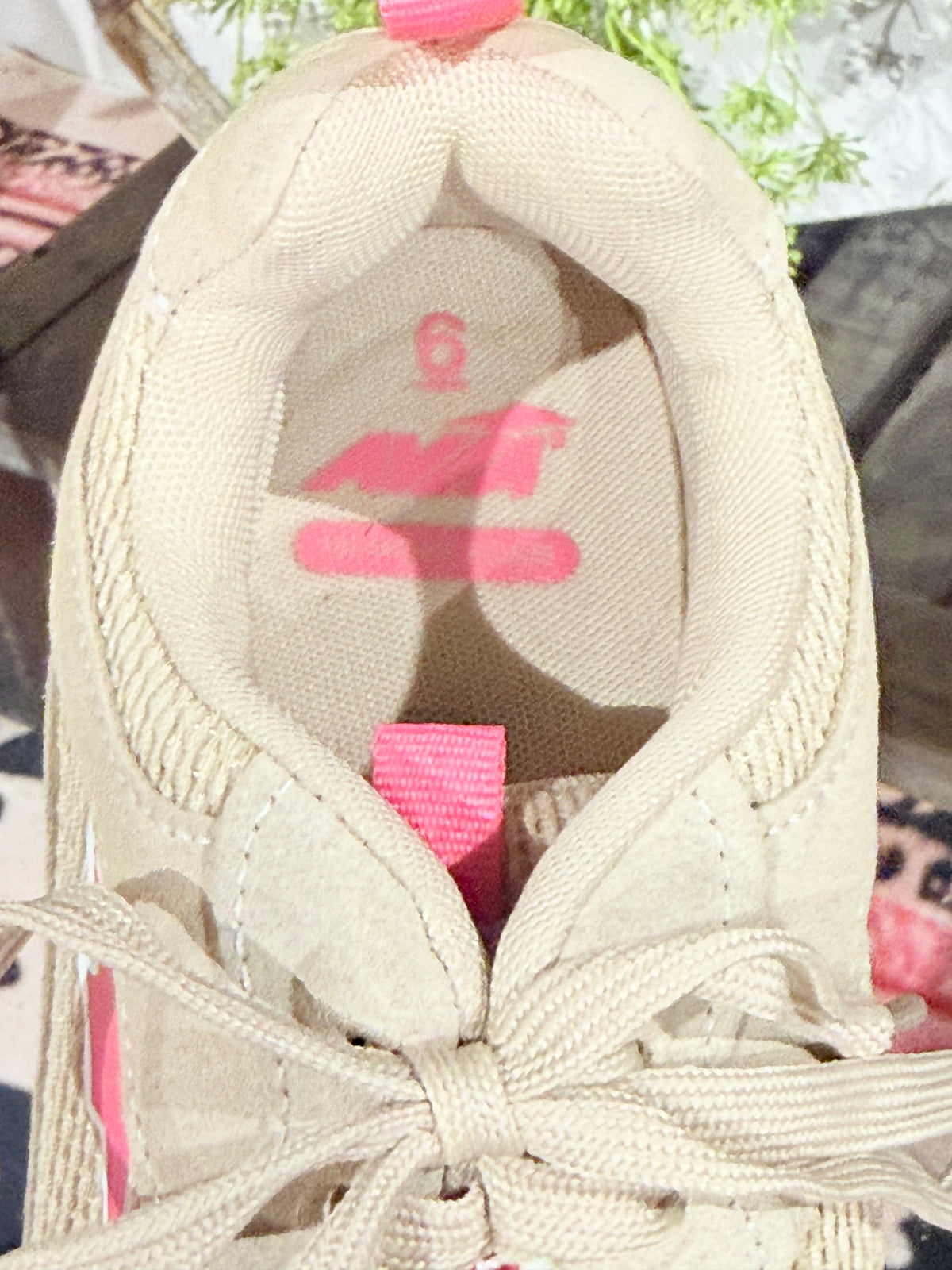 Womens AVIA Sneakers Size 6 EUC