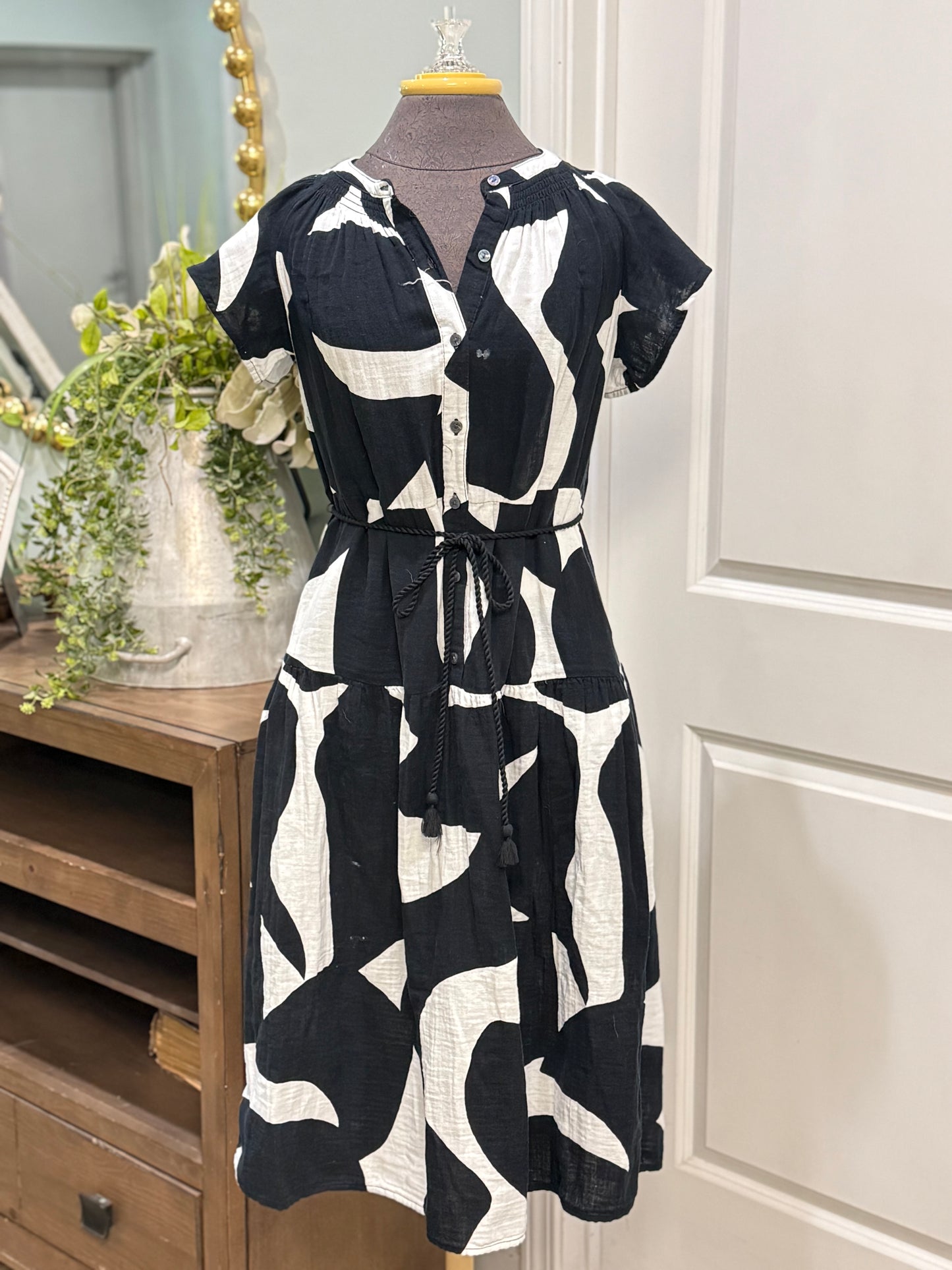 Womens B&W Flutter Sleeve Maxi Dress Small