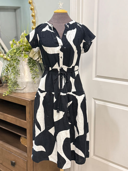 Womens B&W Flutter Sleeve Maxi Dress Small