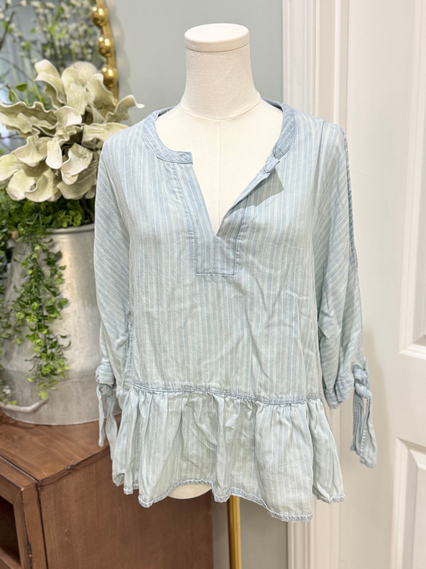 Woemsn Denim Peplum Blouse Large EUC