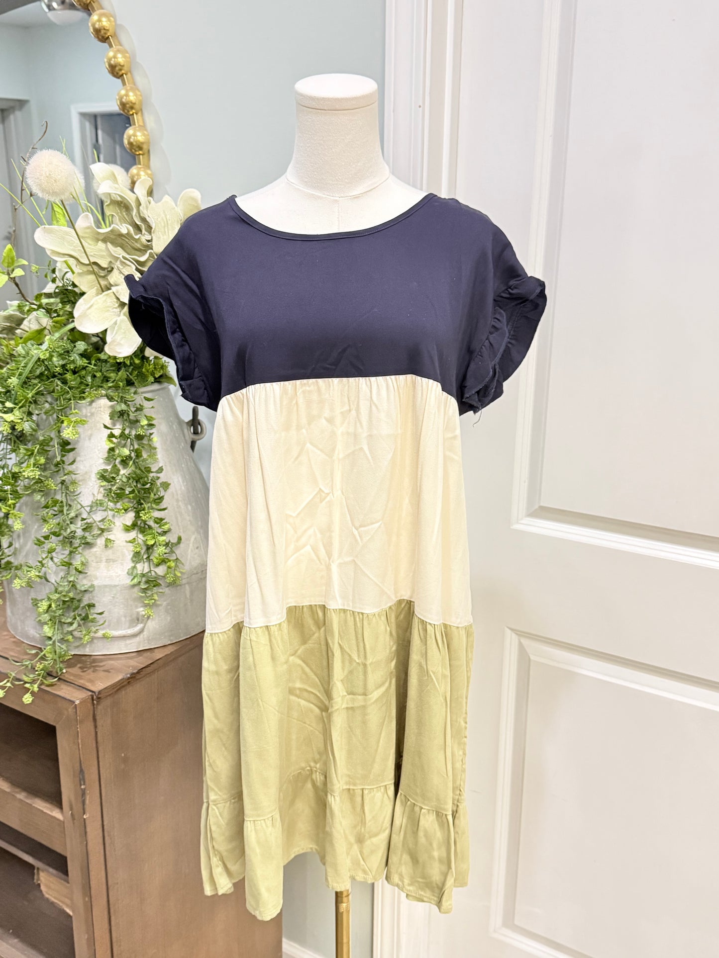 Womens Miss Sparkling Tiered Ruffle Dress Medium EUC