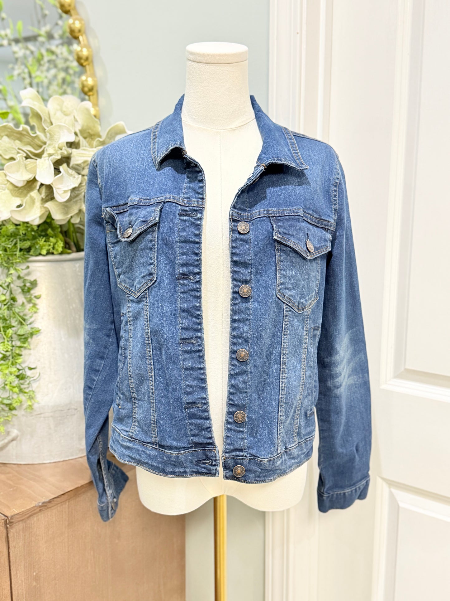 Womens Curve Appeal Denim Jacket Size Large EUC