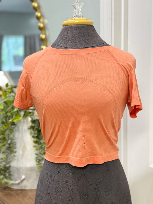 Womens Lululemon Cropped Tshirt Size 8 EUC