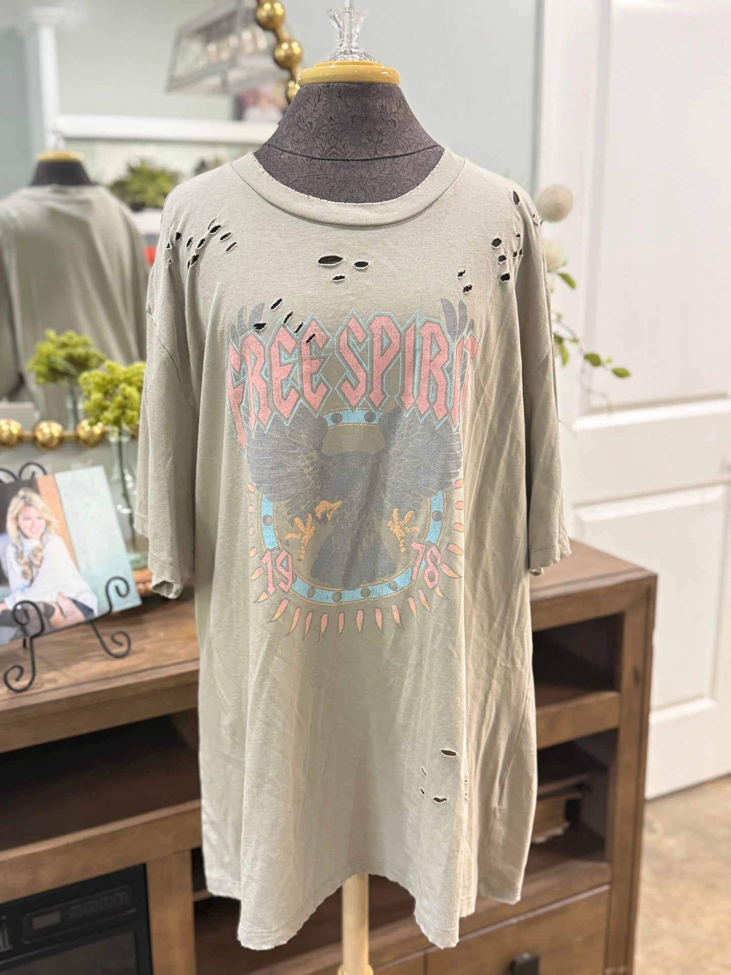 Womens Free Spirit Zutter Tee M/L NWT