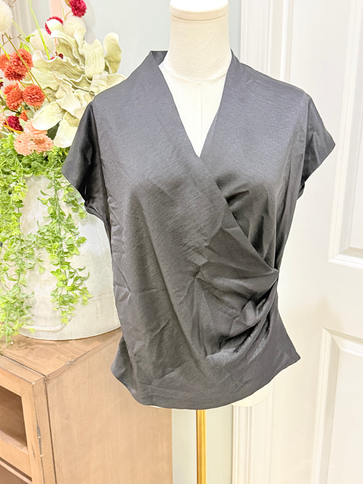 Womens 2Hearts Black Satin Blouse Small NWT