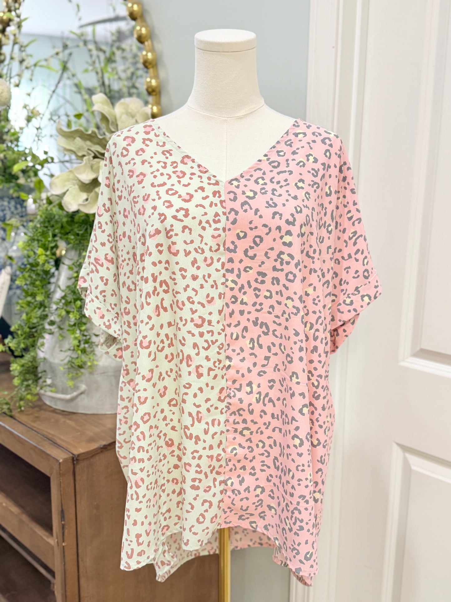 Womens First Love Leopard Blouse 2X EUC