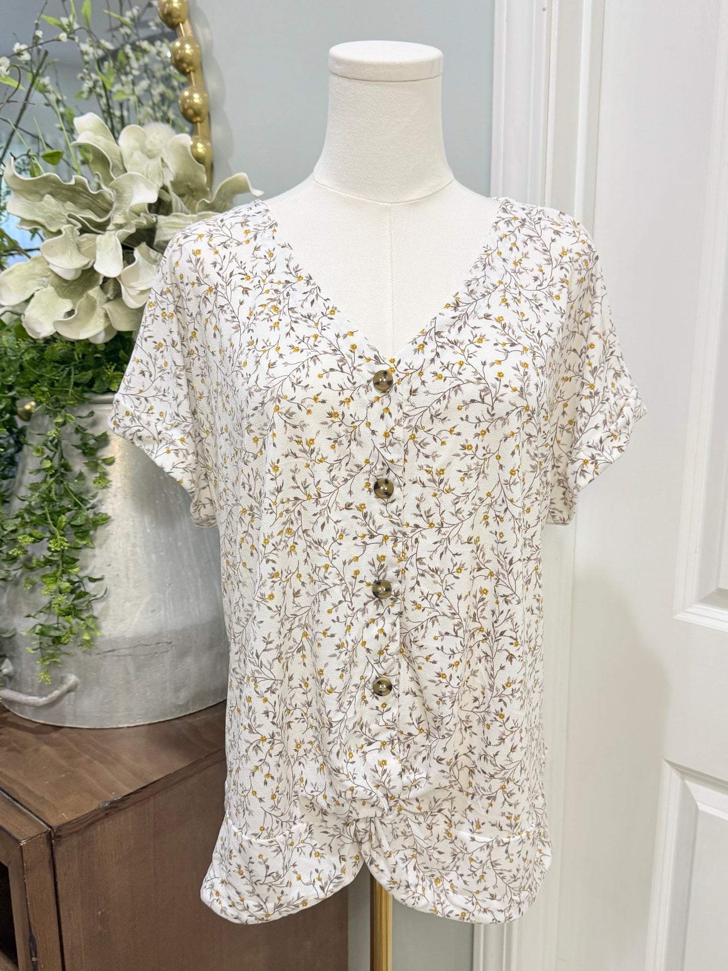 Womens Flowers & Feathers Floral Blouse Size XL EUC