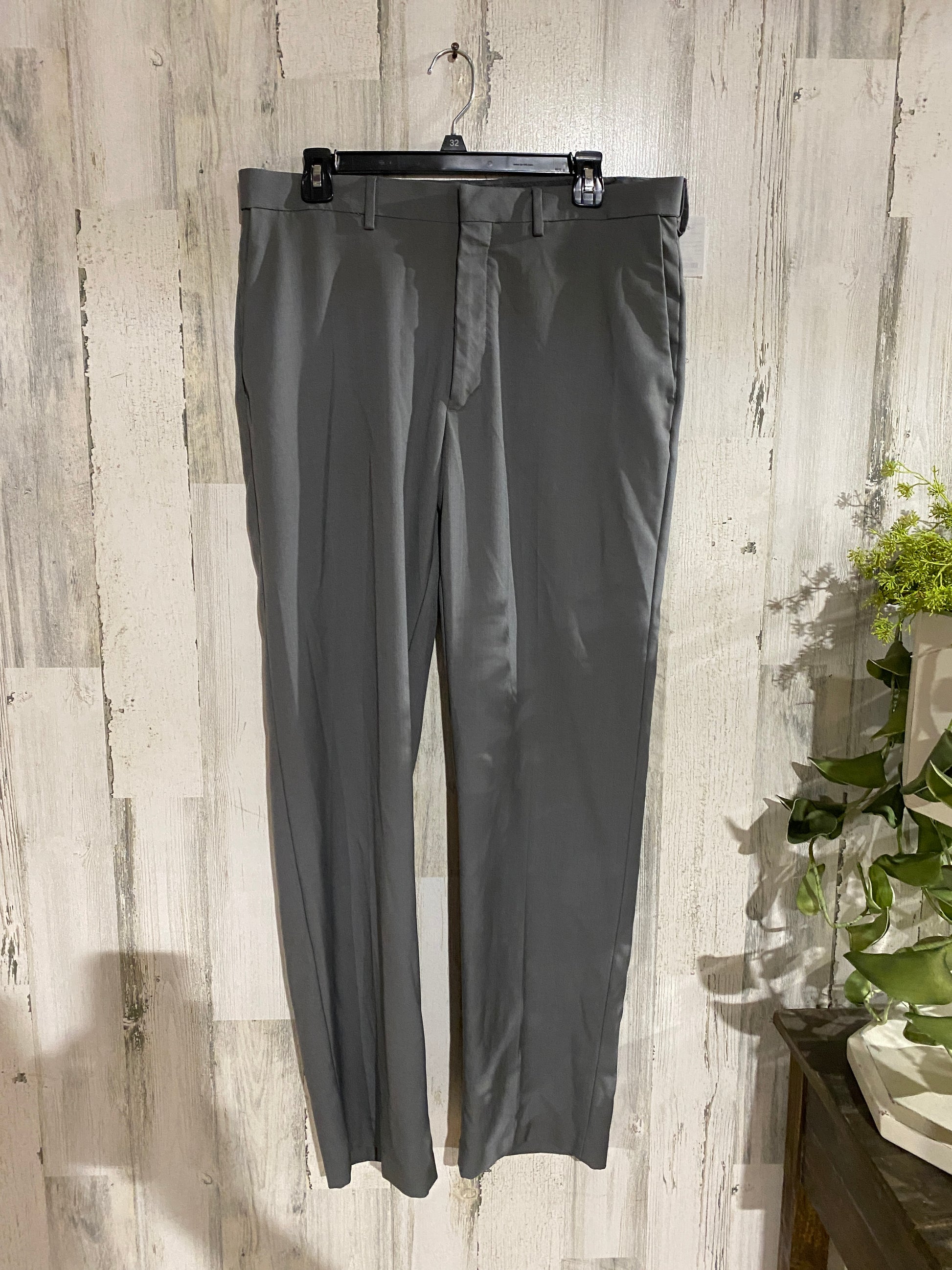 Mens Haggar Relaxed Fit Dress Pants Sz 34x32 Mint Consignment & Boutique Mens Haggar Relaxed Fit Dress Pants Sz 34x32 Mint Consignment & Boutique