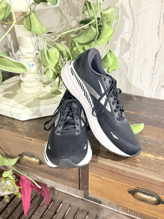 Mens Brooks Sneakers Size 11
