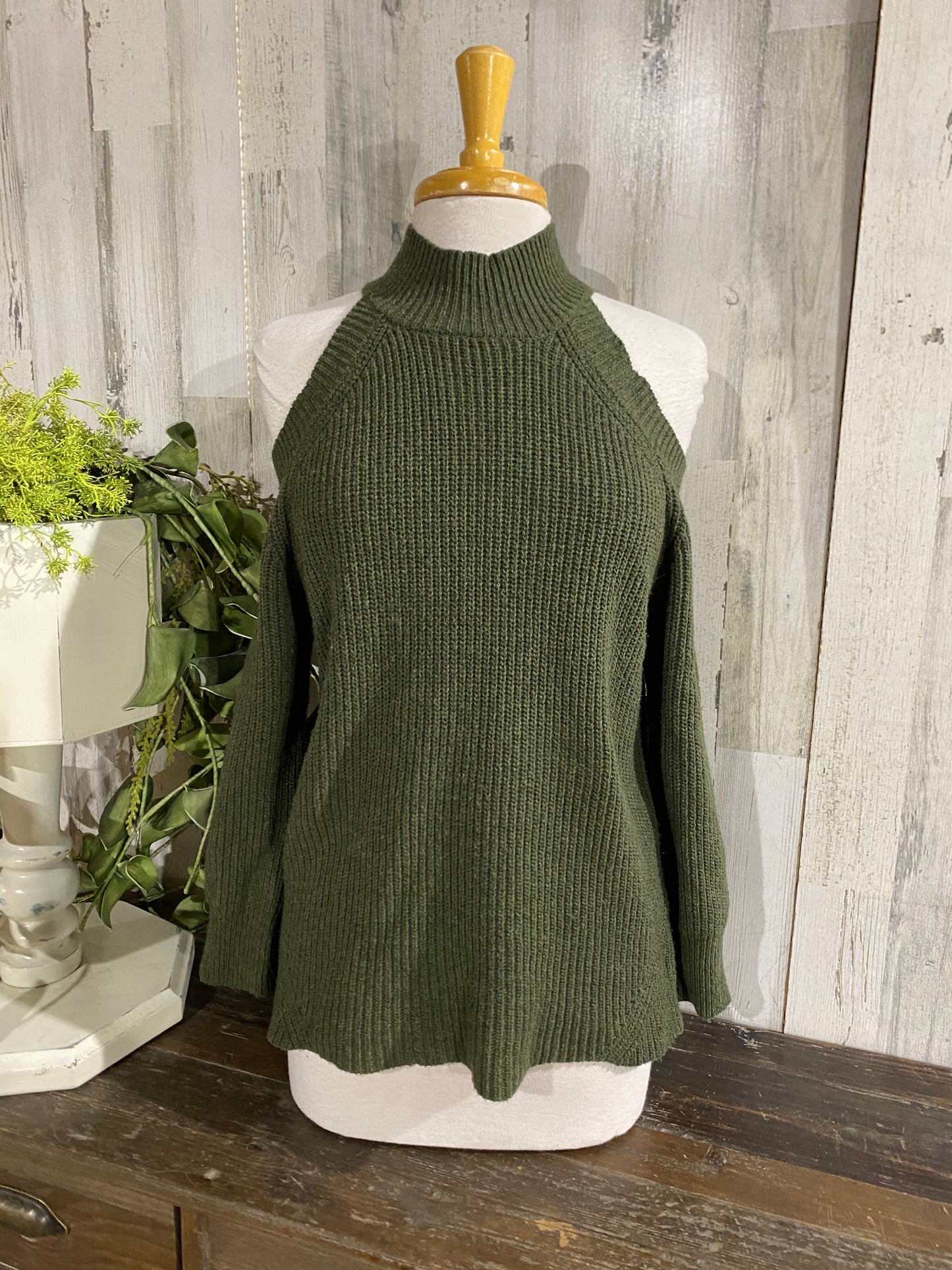 Womens Cold Shoulder Mudpie Sweater Small